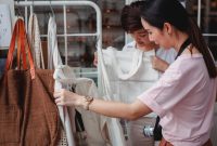 Mengenal Apa itu Sustainable Fashion. Yuk Lebih Ramah Lingkungan untuk ... Tren Fashion Sustainable Yang Sedang Populer Saat Ini